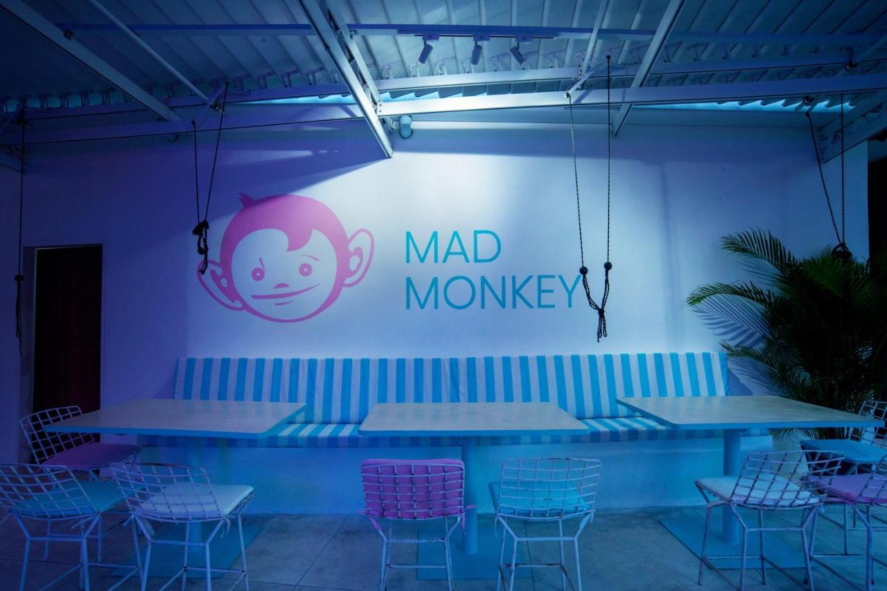 Mad Monkey Kuta Lombok Hostel Exterior photo