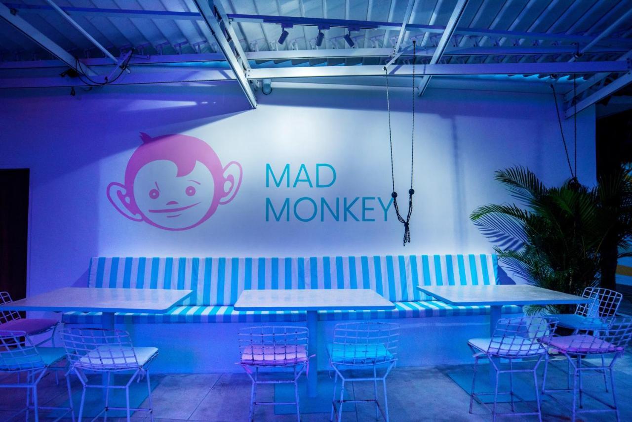 Mad Monkey Kuta Lombok Hostel Exterior photo